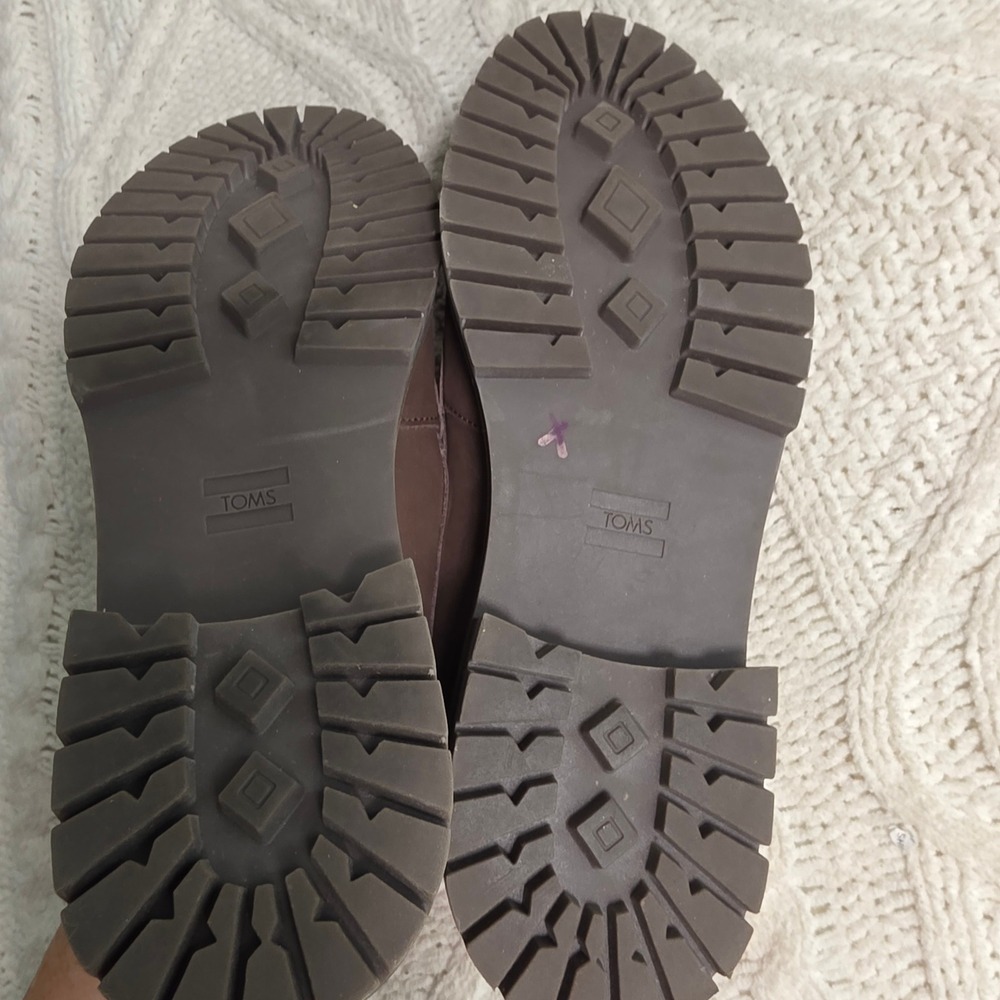 TOMS Darcy Loafer Brown Leather Lug Sole Neutral Lightweight Womens 9.5 Pristine - Picture 6 of 6
